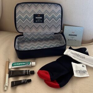 Missoni For Delta Navy Chevron Travel Toiletry Cosmetic Bag Case Zip Pouch New